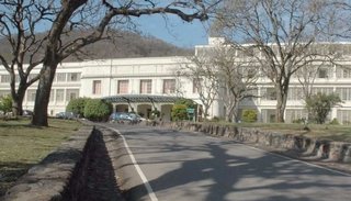 Cien funcionarios, de retiro espiritual