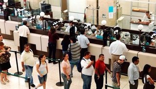 Los bancarios levantaron el paro tras alcanzar un aumento del 23,5%
