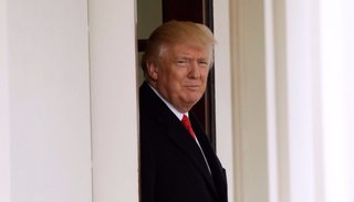 El FBI niega una acusación de Trump contra Obama e investiga sus lazos con Rusia