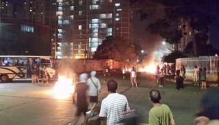 Noche de caos en Caracas: un muerto, protestas, represión y niños afectados