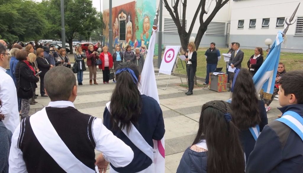 La Bandera de la Paz flamea en el Hospital Materno Infantil - El Tribuno.com.ar