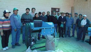 Entregaron maquinaria a productores de quinua