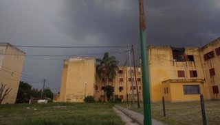 Un obrero falleció al recibir una descarga eléctrica en barrio Santa Lucía
