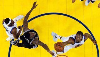 Los Spurs buscan un desesperado triunfo