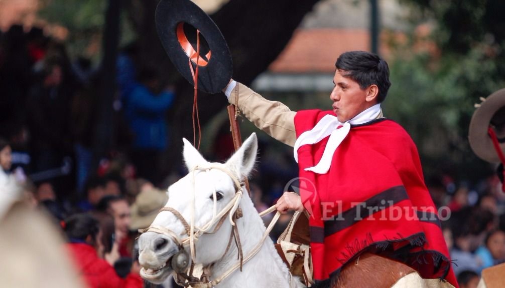 HÉROE NACIONAL | Desfile por los 196 años de la muerte de Güemes. Foto: Jan Touzeau HÉROE NACIONAL | Desfile por los 196 años de la muerte de Güemes. Foto: Jan Touzeau