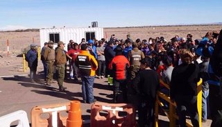 Cerca de 600 personas varadas en la frontera