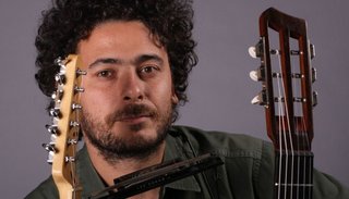 “Soy un convencido que la canción debe estar siempre lejos del poder”