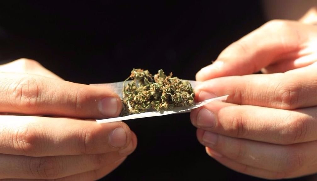 Comenzó la venta de marihuana legal en farmacias