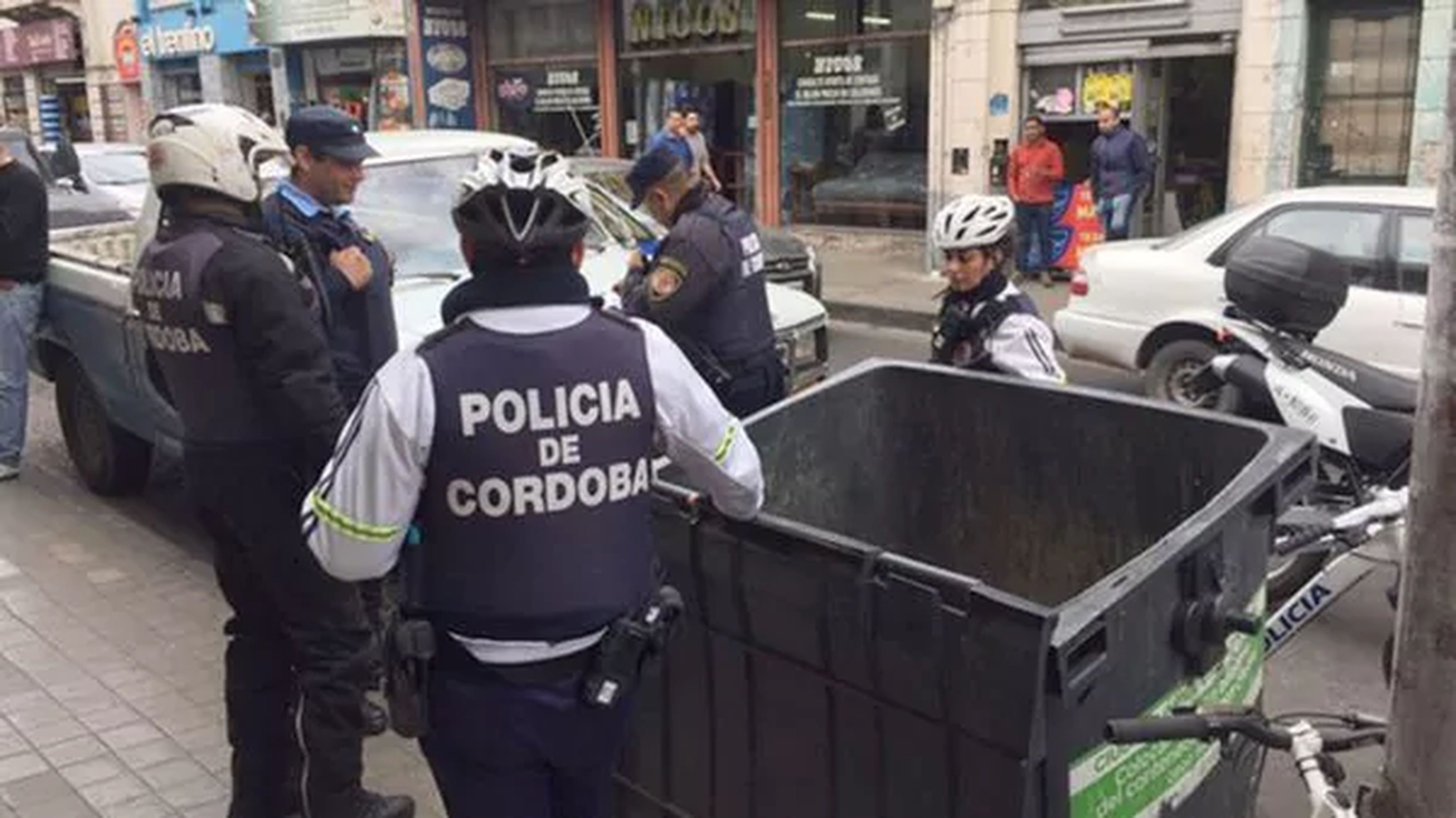 Encontraron a una beba recién nacida en un contenedor de basura — Palermo