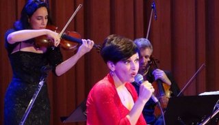 Lorena Astudillos le canta al Cuchi Leguizamón