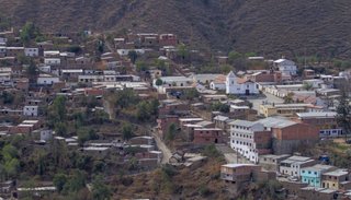 Denuncian violación en banda