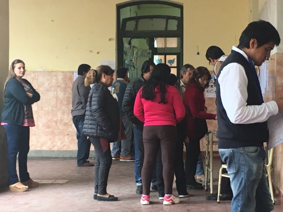 En una mañana fresca, avanza la jornada electoral en el interior de la provincia